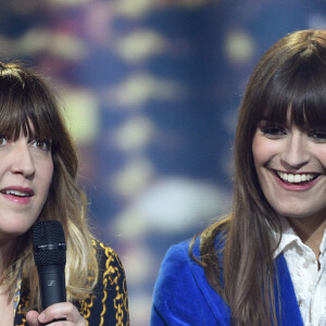 Exclusif - Daphné Burki et Clara Luciani - Enregistrement de l'émission "Tout le monde chante contre le cancer, les stars relèvent le défi" au Palais des Congrès à Paris, le 25 novembre 2019. © Giancarlo Gorassini / Bestimage