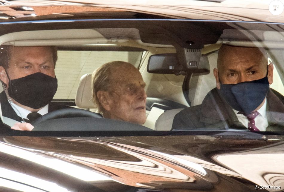 Le prince Philip, duc d'Edimbourg, quitte l'hôpital King Edward VII's Hospital Sister Agnes après un mois de soins à Londres le 16 mars 2021.