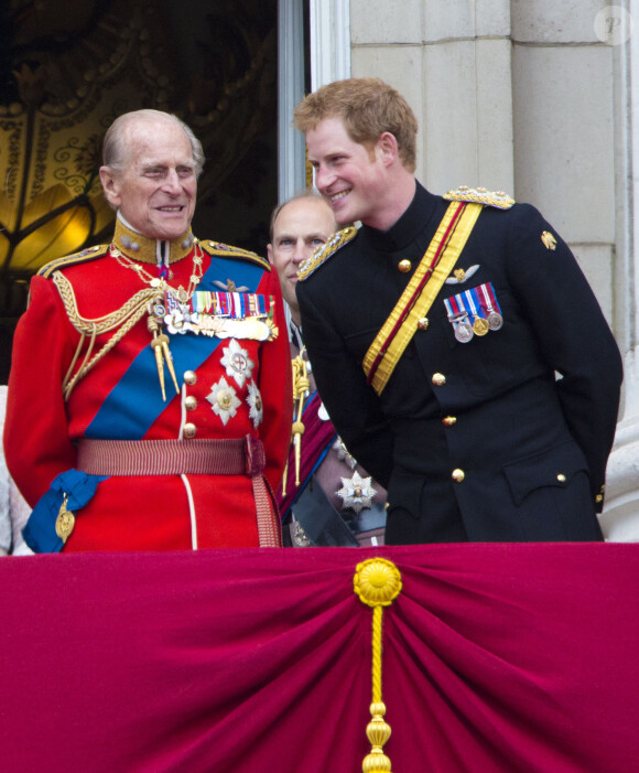 Le prince Philip, duc d'Edimbourg, le prince Harry - La famille royale britannique réunie pour présider le traditionnel Trooping the Colour à Londres, le 14 juin 2014.