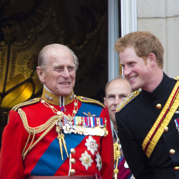 Le prince Philip, duc d'Edimbourg, le prince Harry - La famille royale britannique réunie pour présider le traditionnel Trooping the Colour à Londres, le 14 juin 2014.