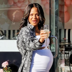 Christina Milian (enceinte), inaugure son Beignet Box Cafe à Studio City, en Californie, le 9 avril 2021.