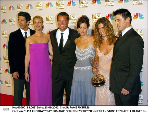 Lisa Kudrow, Jennifer Aniston, Courteney Cox, Matthew Perry, Matt LeBlanc et David Schwimmer aux Emmy Awards à Los Angeles 2002.