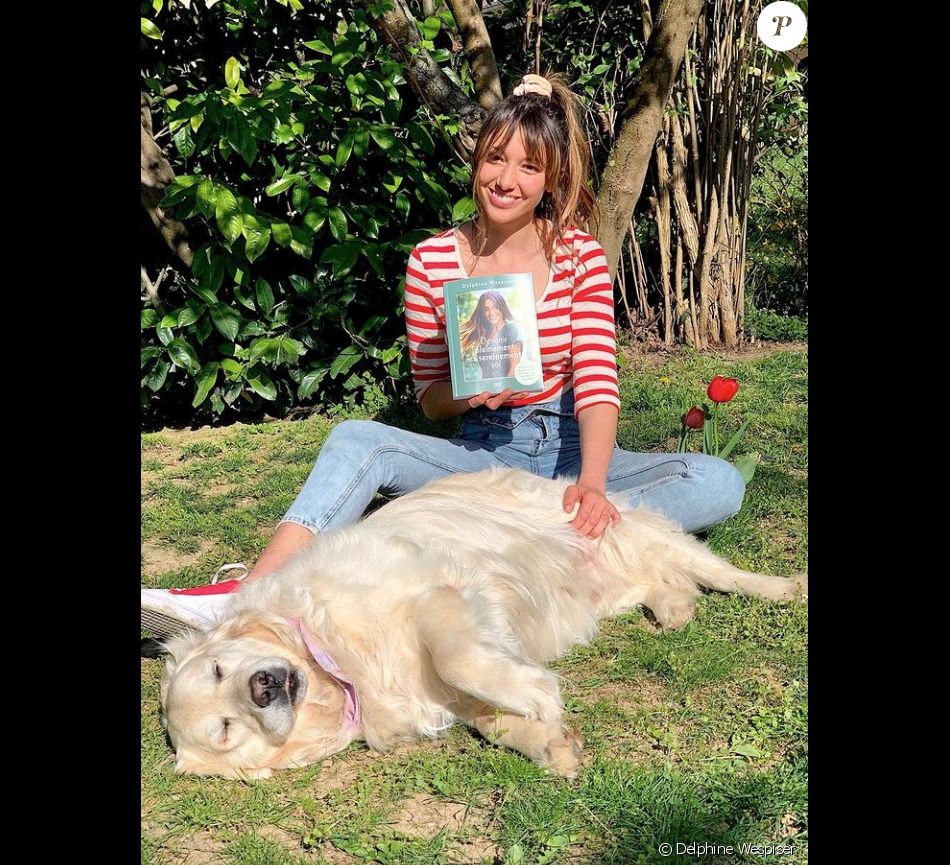 Delphine Wespiser et son nouvel ouvrage, "Devenir pleinement et sereinement soi", sur Instagram. Le 4 avril 2021.