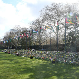 Les hommages au prince Philip dans les jardins de Marlborough House à Londres le 15 avril 2021.