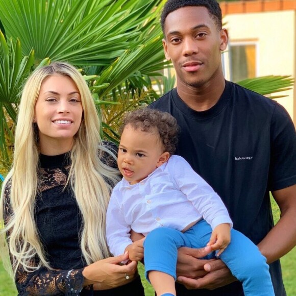 Mélanie Da Cruz, son mari le footballeur Anthony Martial et leur fils Swan.