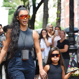 Kim Kardashian avec son compagnon Kanye West et leur fille North West se promènent à New York, le 15 juin 2018.