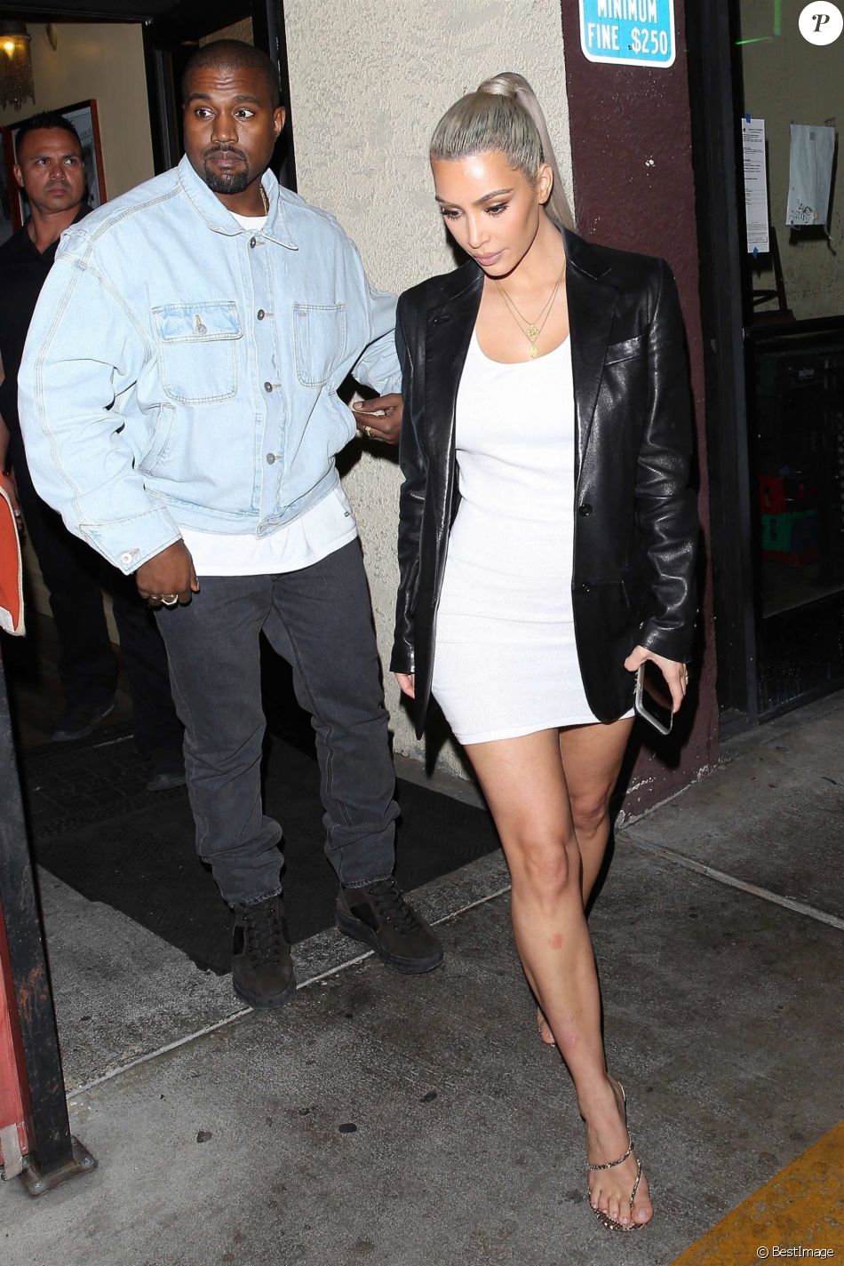 Kanye West et sa femme Kim Kardashian - Les célébrités arrivent à l'anniversaire de K. Kardashian au restaurant Carousel à Los Angeles, le 26 octobre 2017