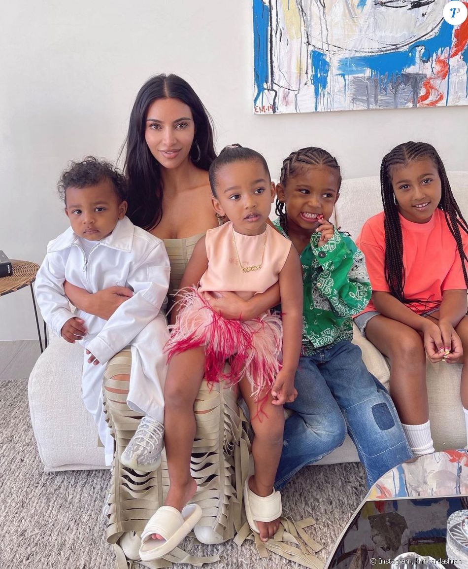 Kim Kardashian et ses quatre enfants, qu'elle partage avec Kanye West, sur Instagram le 10 avril 2021.