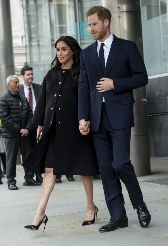 Le prince Harry, duc de Sussex, et son épouse Meghan Markle, duchesse de Sussex, rendent hommage aux victimes de la tuerie de Christchurch à New Zealand House. Londres, le 19 mars 2019.
