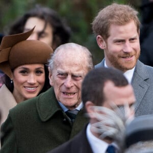 Le prince Philip, duc d'Edimbourg, le prince Harry et sa fiancée Meghan Markle à Sandringham le 25 décembre 2017.