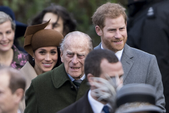 Le prince Philip, duc d'Edimbourg, le prince Harry et sa fiancée Meghan Markle à Sandringham le 25 décembre 2017.