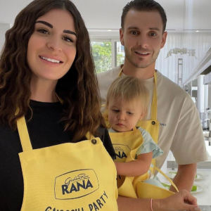 Martika Caringella, son compagnon Umberto et leur fille Mia, le mois dernier.