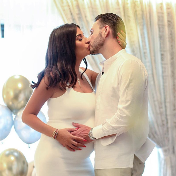 Martika Caringella et son compagnon Umberto Torretto lors de leur baby-shower. Avril 2021.