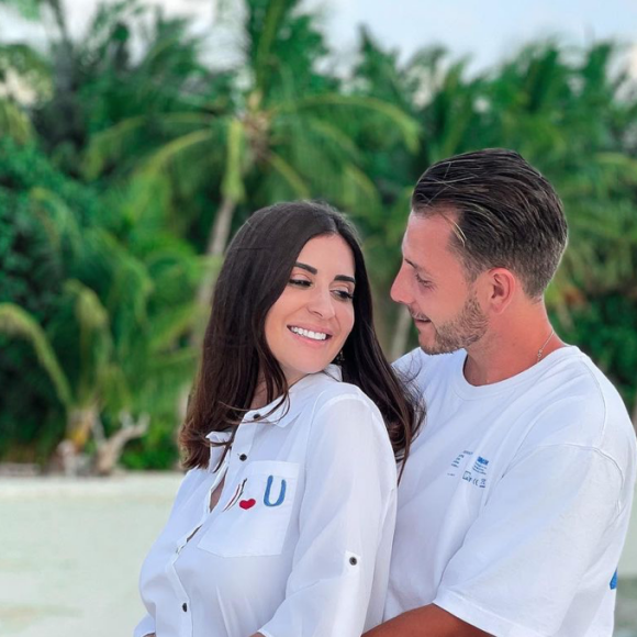 Martika Caringella, enceinte, et son compagnon Umberto Torretto en vacances aux Maldives. Février 2021.