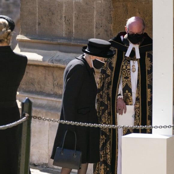 La reine Elisabeth II d'Angleterre et le doyen de Windsor - Arrivées aux funérailles du prince Philip, duc d'Edimbourg à la chapelle Saint-Georges du château de Windsor, le 17 avril 2021.