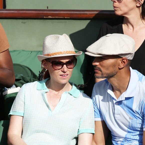 Audrey Fleurot et Djibril Glissant assistent à la finale dame lors des Internationaux de France de tennis de Roland Garros à Paris le 7 juin 2014.