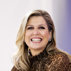 La reine Maxima des Pays-Bas lors du '"Op Stoom met Qredits" pour aider les entrepreneurs des petites et moyennes entreprises (PME) à La Haye, Pays-Bas, le 25 mars 2021.