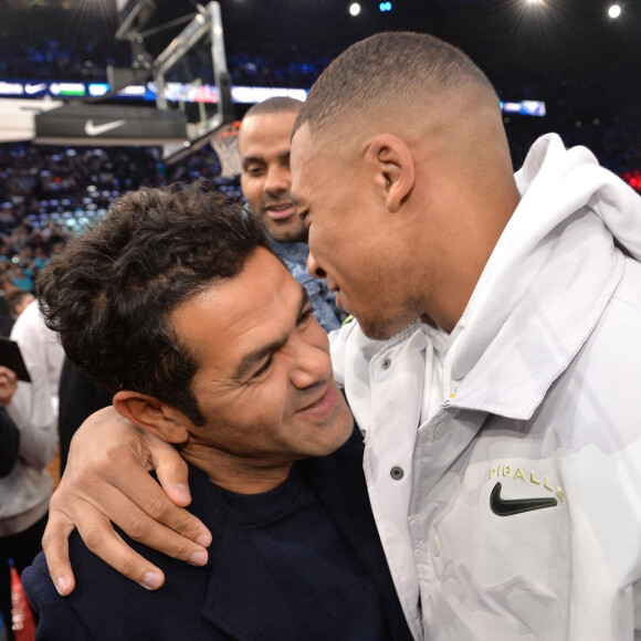 Jamel Debbouze et Kylian Mbappé au match de NBA Game Paris 2020 entre les Bucks de Milwaukee et les Charlotte Hornet à l'AccorHotels Arena à Paris le 24 janvier 2020. © Veeren / Bestimage