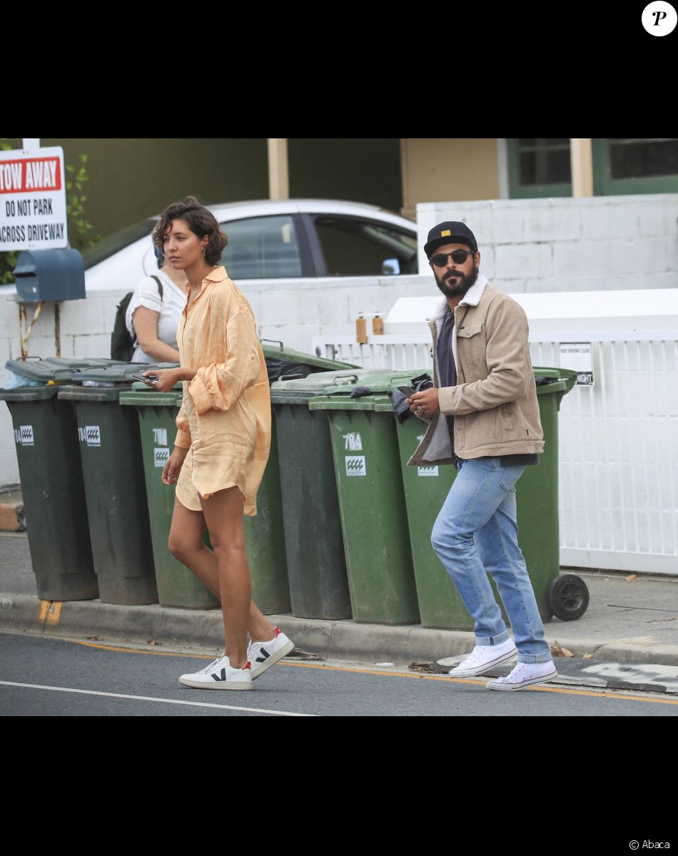 Zac Efron et Vanessa Valladares à Byron Bay, en Australie. Le 22 octobre 2020.