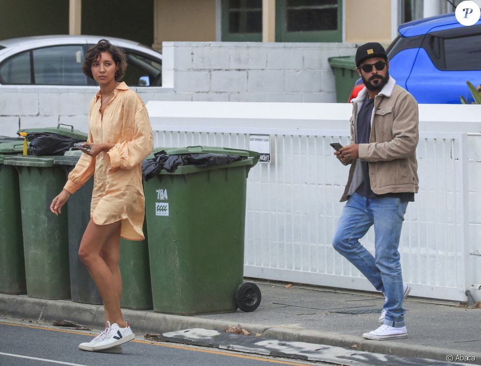 Zac Efron et Vanessa Valladares à Byron Bay, en Australie. Le 22 octobre 2020.