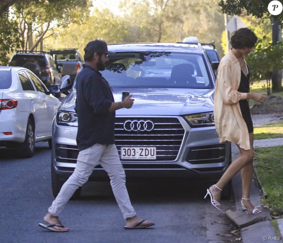 Zac Efron et Vanessa Valladares à Byron Bay, en Australie. Le 16 octobre 2020.