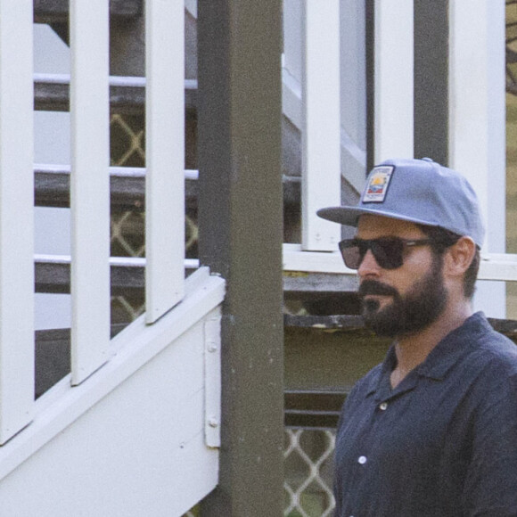 Zac Efron et Vanessa Valladares à Byron Bay, en Australie. Le 8 octobre 2020.