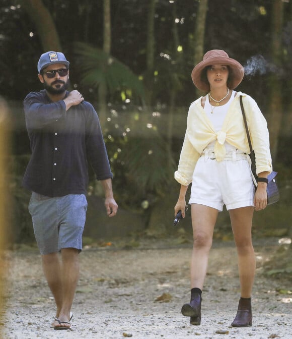 Zac Efron et Vanessa Valladares à Byron Bay, en Australie. Le 8 octobre 2020.