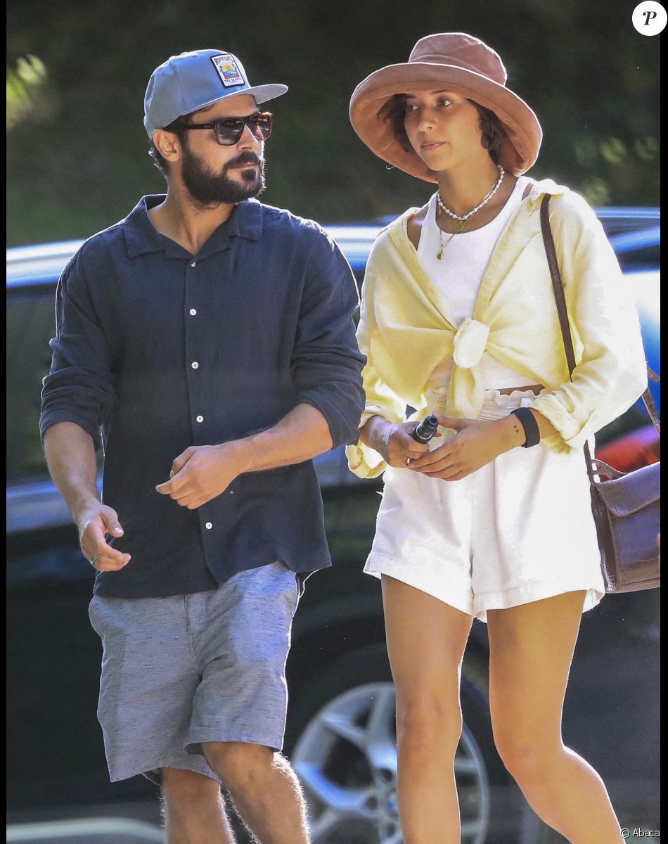 Zac Efron et Vanessa Valladares à Byron Bay, en Australie.