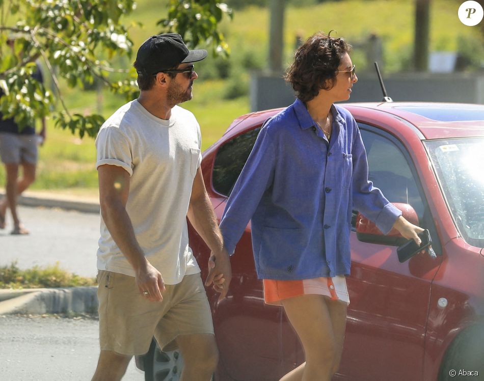 Zac Efron et Vanessa Valladares à Byron Bay, en Australie.