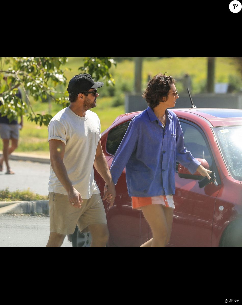 Zac Efron et Vanessa Valladares à Byron Bay, en Australie.