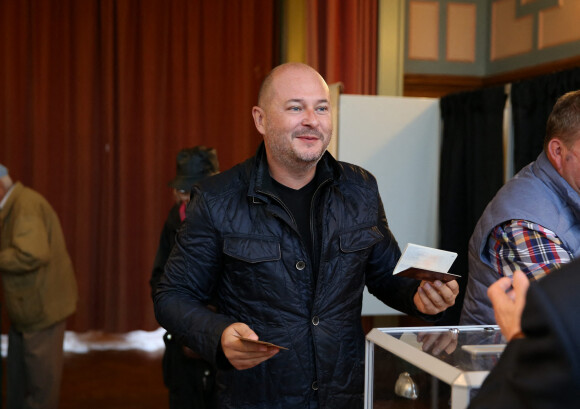 Sébastien Cauet vote à la mairie du Touquet pour le second tour de l'élection présidentielle le 7 mai 2017. © Dominique Jacovides - Sébastien Valiela / Bestimage