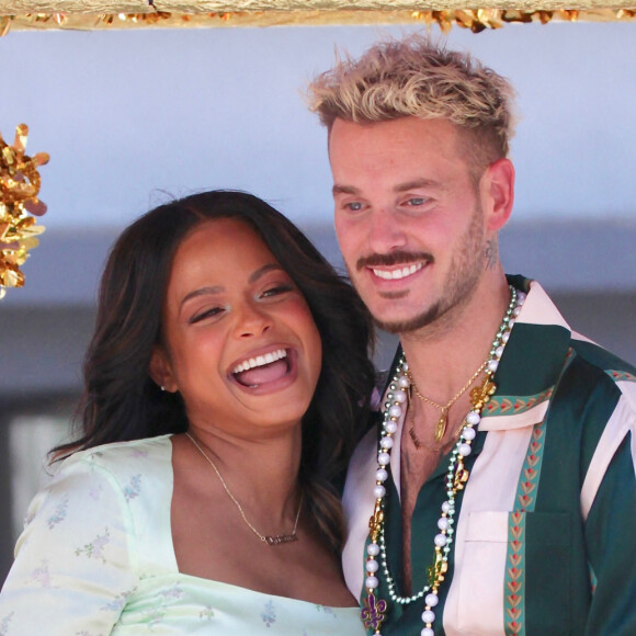 Christina Milian, enceinte, fait la promotion de son food truck Beignet Box lors d'une parade à Los Angeles avec son compagnon M Pokora.