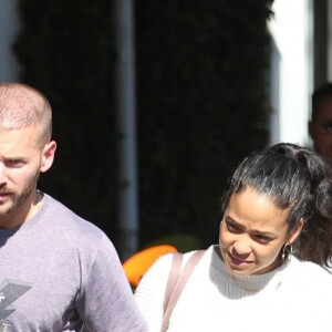 Matt Pokora et sa compagne Christina Milian se baladent avec leur fils Isaiah dans le quartier de West Hollywood à Los Angeles, le 11 février 2020.