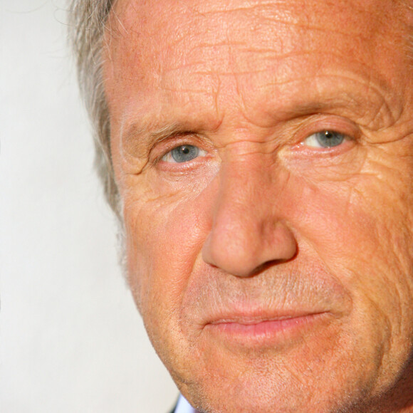 Yves Rénier sur le tournage de son téléfilm "Le monsieur d'en face" TF1.