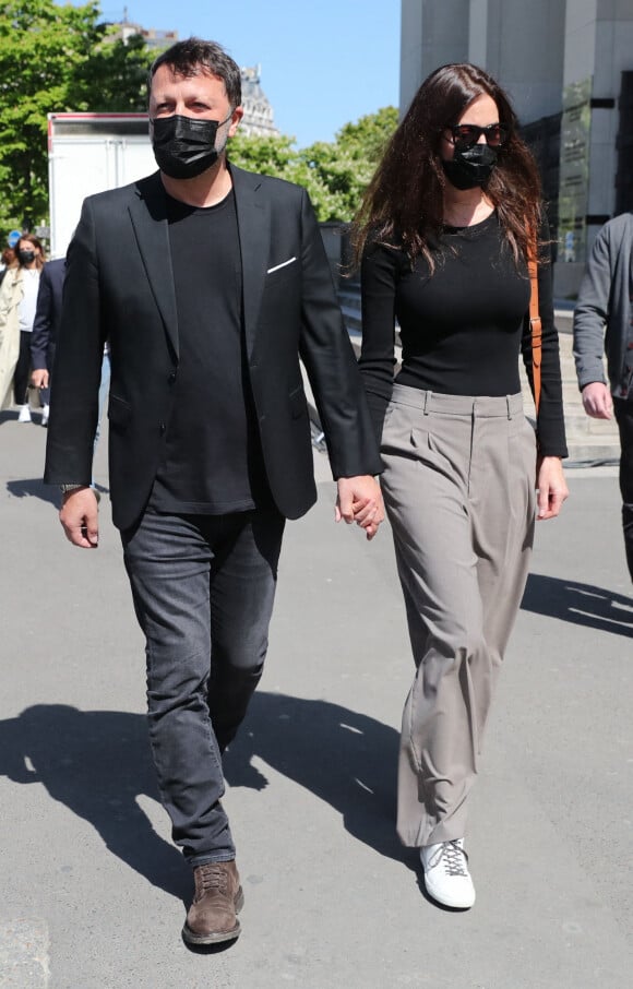 Arthur (Jacques Essebag) et sa compagne Mareva Galanter - Arrivées des people à la manifestation de soutien à la famille de Sarah Halimi sur la place du Trocadéro à Paris le 25 avril 2021. © Cyril Moreau/Bestimage