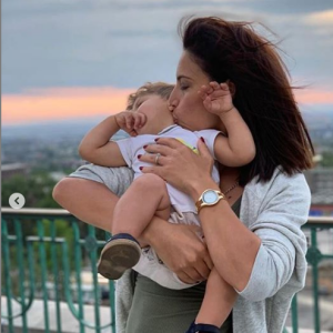 Zaho pose avec son fils à Montréal, le 10 août 2019, sur Instagram.
