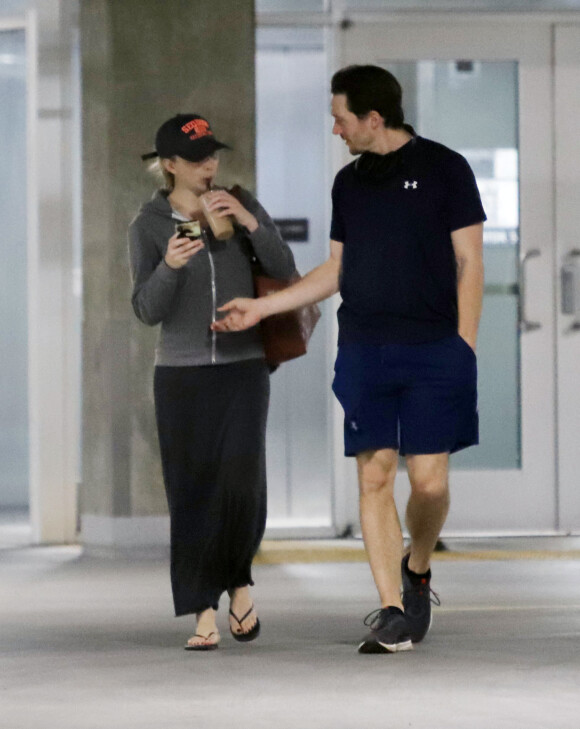 Exclusif - Natalie Dormer et son compagnon David Oakes à la sortie de leur salle de sport à Los Angeles le 4 décembre 2019.