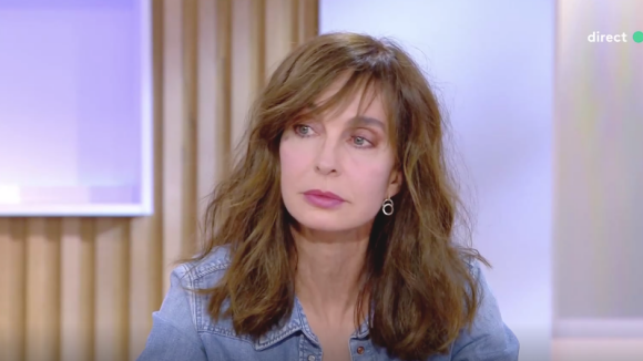Anne Parillaud cash sur sa rupture avec Alain Delon : "Je sortais tout juste de l'adolescence..."