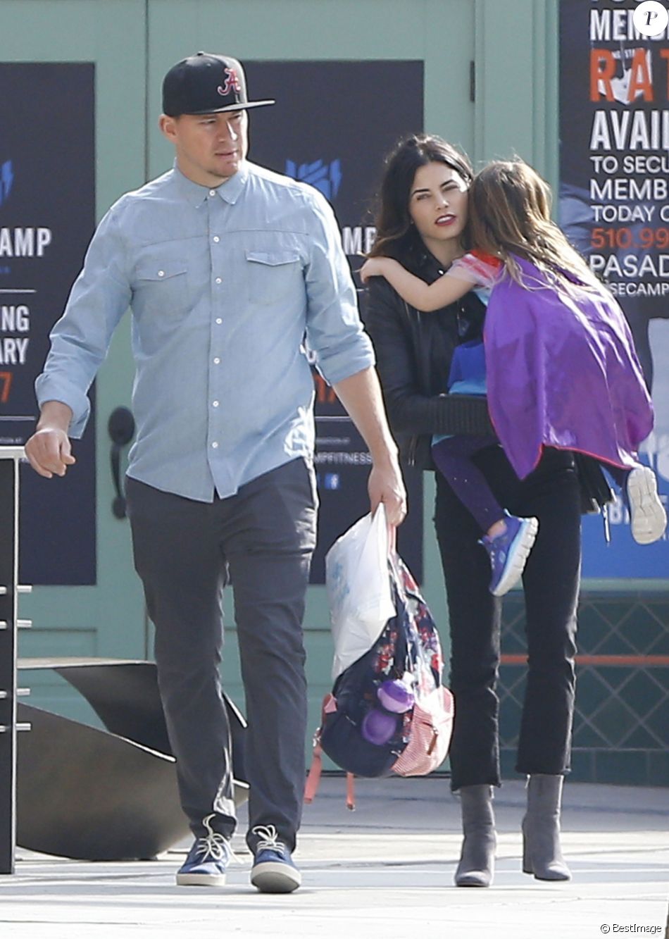 Exclusif - Channing Tatum et sa femme Jenna Dewan se promènent avec leur fille Everly à Pasadena le 10 décembre 2016