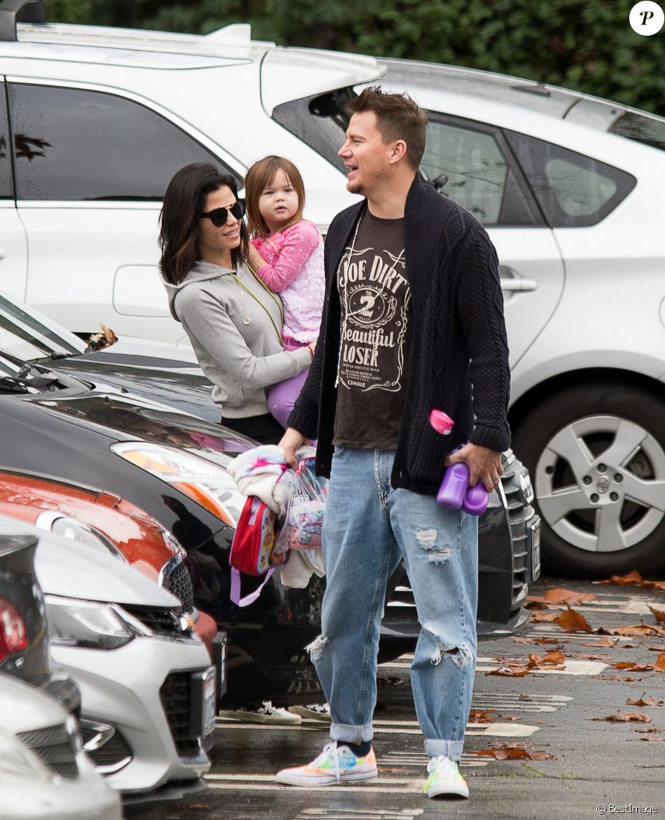 Exclusif - Channing Tatum et sa femme Jenna Dewan se promènent avec leur fille Everly à Los Angeles, le 10 janvier 2017.