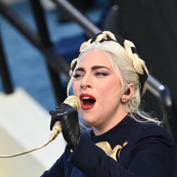 Lady Gaga chante "The Star-Spangled Banner" - Cérémonie d'investiture de Joe Biden, 46e président des États-Unis au Capitole de Washington DC. @REUTERS/Jonathan Ernst/Pool