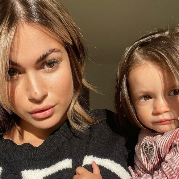 Carla Moreau enceinte de son 2e enfant ? Elle sème le doute sur Snapchat.