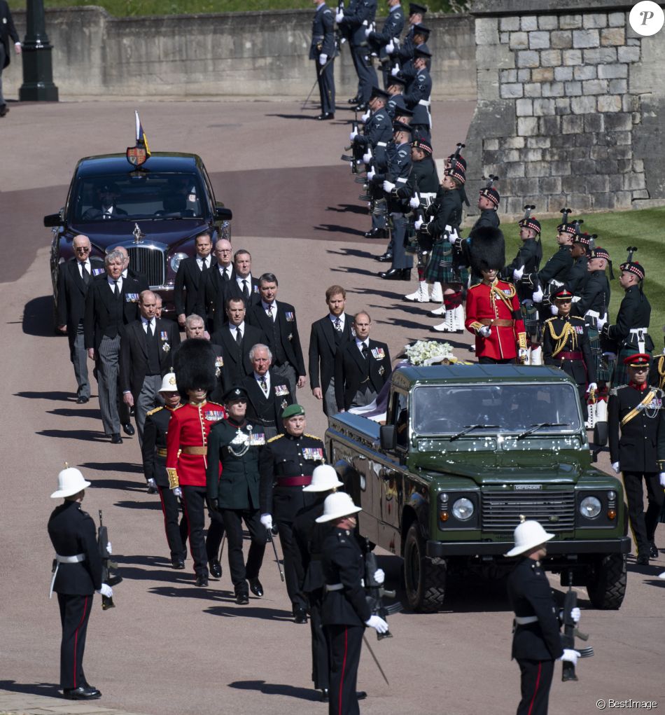 Le prince Charles, prince de Galles, la princesse Anne, le prince Andrew, duc d'York, le prince William, duc de Cambridge, David Armstrong-Jones, comte de Snowdon, Peter Phillips, la princesse Anne, le prince Edward, comte de Wessex, le prince Harry, duc de Sussex, Sir Timothy Laurence - Arrivées aux funérailles du prince Philip, duc d'Edimbourg à la chapelle Saint-Georges du château de Windsor, le 17 avril 2021.