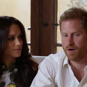 Le prince Harry et Meghan Markle (Robe Oscar de la Renta), duc et duchesse de Sussex, font leur première apparition en podcast sur Spotify depuis l'annonce de la deuxième grossesse de Meghan le 22 février 2021.