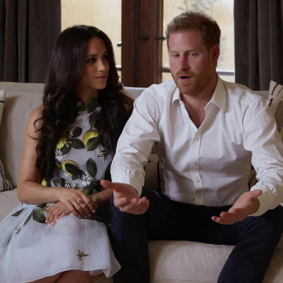 Le prince Harry et Meghan Markle (Robe Oscar de la Renta), duc et duchesse de Sussex, font leur première apparition en podcast sur Spotify depuis l'annonce de la deuxième grossesse de Meghan le 22 février 2021.