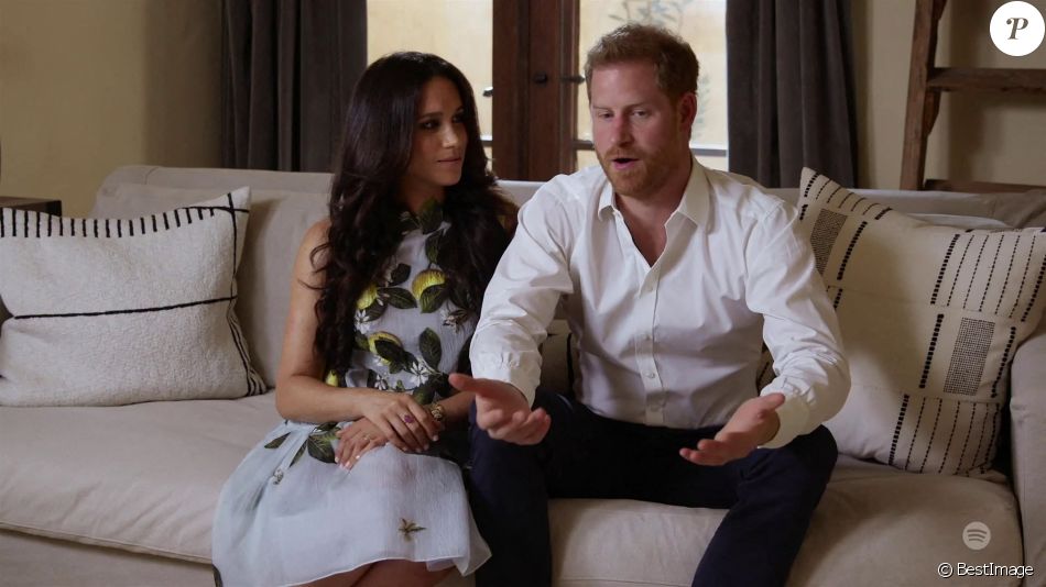 Le prince Harry et Meghan Markle (Robe Oscar de la Renta), duc et duchesse de Sussex, font leur première apparition en podcast sur Spotify depuis l'annonce de la deuxième grossesse de Meghan le 22 février 2021.