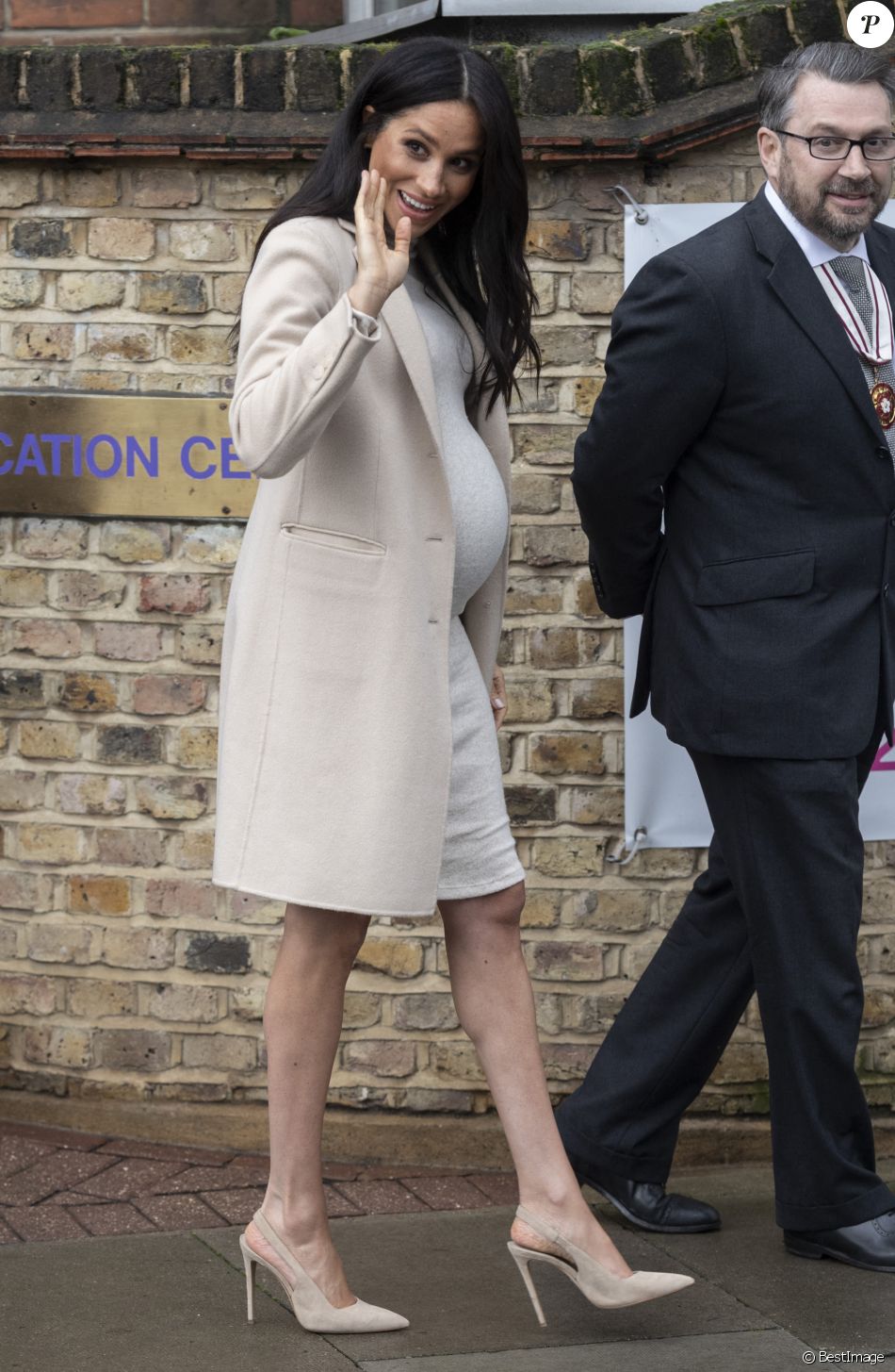 Meghan Markle, duchesse de Sussex, enceinte de son fils Archie, en visite au centre Mayhew, un centre d'accueil caritatif pour animaux à Londres le 16 janvier 2019.