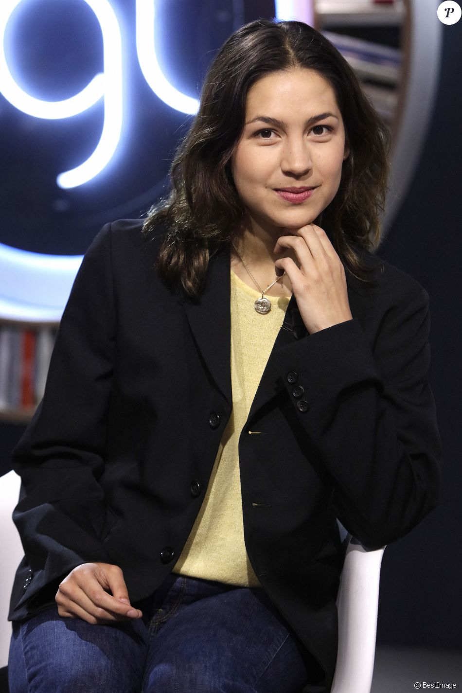 Portrait de Line Papin sur le plateau de l'émission TV "La Grande Librairie" sur France 5.