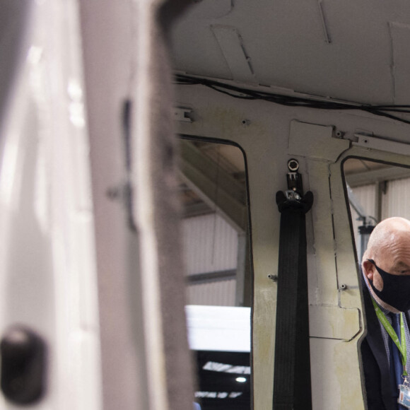 Le prince William, duc de Cambridge, lors d'une visite chez Babcock International Group à Wallsall, West Midlands,Royaume Uni, le 4 mai 2021. Babcock International Group est une entreprise britannique qui conçoit, fabrique et prend en charge des véhicules personnalisés pour les services d'urgence, la fonction publique, l'armée et d'autres organisations axées sur la sécurité.