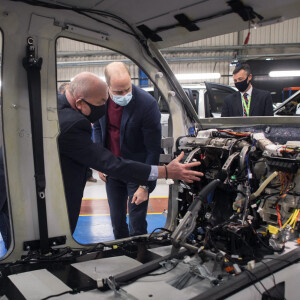 Le prince William, duc de Cambridge, lors d'une visite chez Babcock International Group à Wallsall, West Midlands,Royaume Uni, le 4 mai 2021. Babcock International Group est une entreprise britannique qui conçoit, fabrique et prend en charge des véhicules personnalisés pour les services d'urgence, la fonction publique, l'armée et d'autres organisations axées sur la sécurité.